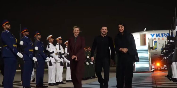 Володимир Зеленський прибув до ОАЕ (ВІДЕО)