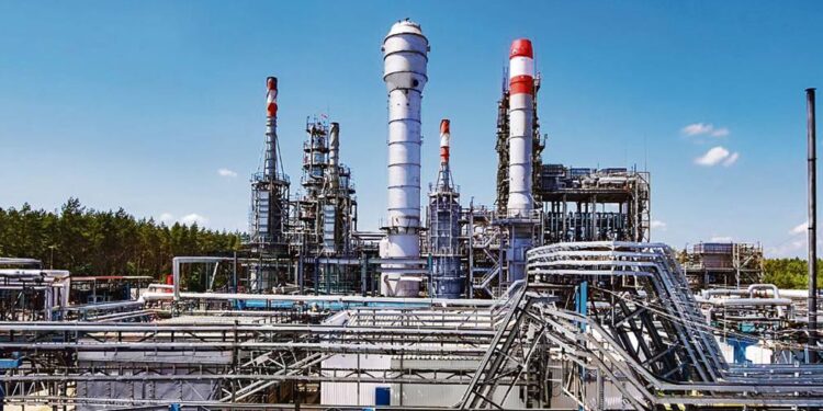 Українські дрони пішли на третє коло – атакований Калузький НПЗ