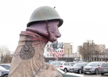 Chuilo – у литовському Каунасі показали скульптуру путіна, яка говорить сама за себе (ФОТО)