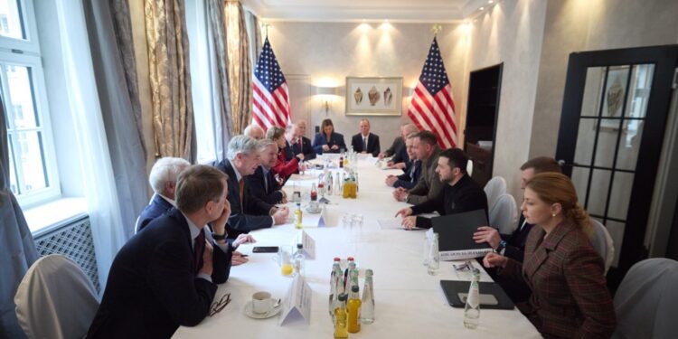 Зеленський в Мюнхені зустрівся з двопартійною делегацією сенату США (ФОТО)