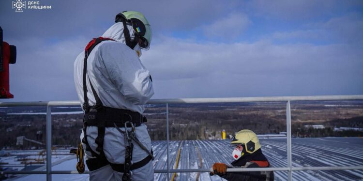 Нарешті загасили – на саркофазі 4-го реактору ЧАЕС, який був уражений російським дроном 9 днів тому, не виявлено осередків тління