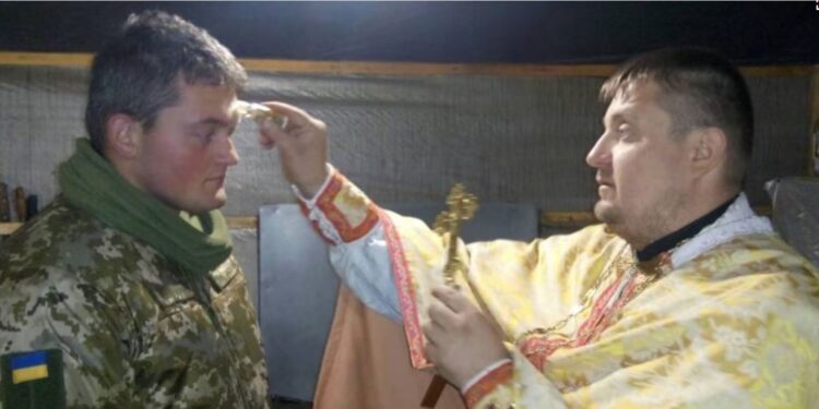 Чому Бог допустив війну і коли вона закінчиться? Про що ще запитують військові у капелана