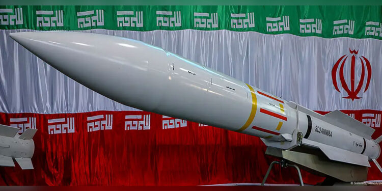 Іран представив нову балістичну ракету з дальністю 1700 км