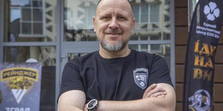 «Важко, але цікаво» – як киянин-спецпризначинець три роки тому діставався до Миколаєва, з ким танцював в Очакові і що робить зараз після поранення (ФОТО)