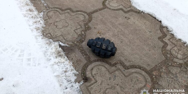 Протаранив троє воріт односельців та кинув гранату у двір сусіда – на Миколаївщині так «погуляв» мешканець Снігурівської громади (ФОТО)