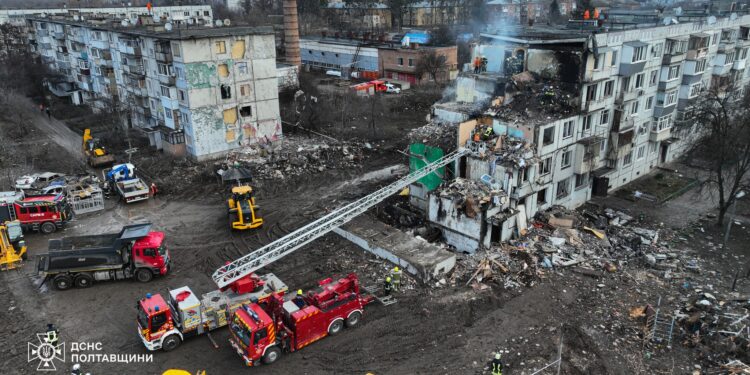 Рятувальні роботи в Полтаві завершені – російська ракета вбила 14 людей. Серед них – цілу сім’ю (ФОТО)