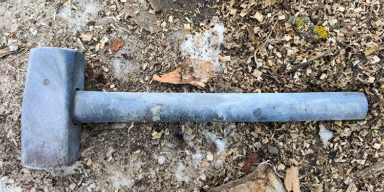 На Миколаївщині 70-річний чоловік спробував розібрати боєприпас – тепер в лікарні з множинними ушкодженнями