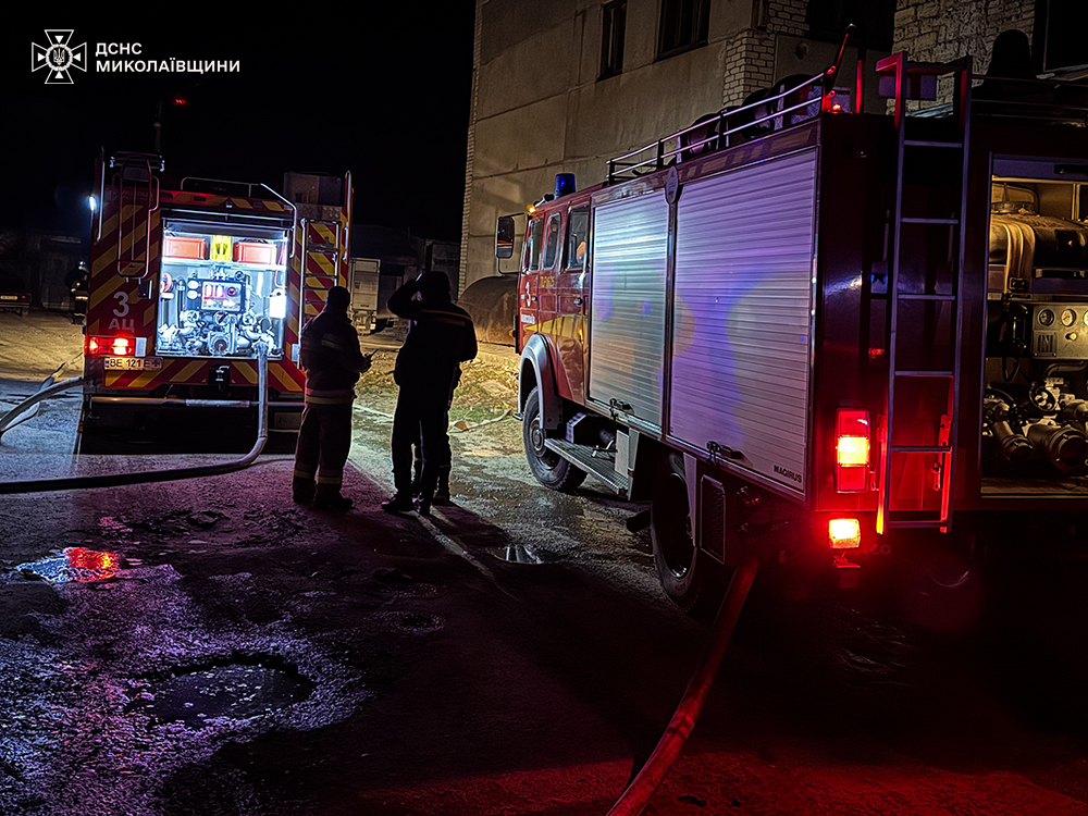 Рятувальники показали, як ліквідовували наслідки падіння уламків «шахеду» в Миколаєві (ФОТО, ВІДЕО) 2