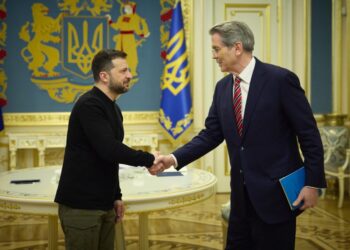 Трамп заявив, що Зеленський не прийняв міністра фінансів Бессента, бо спав. І це знову брехня (ФОТО)
