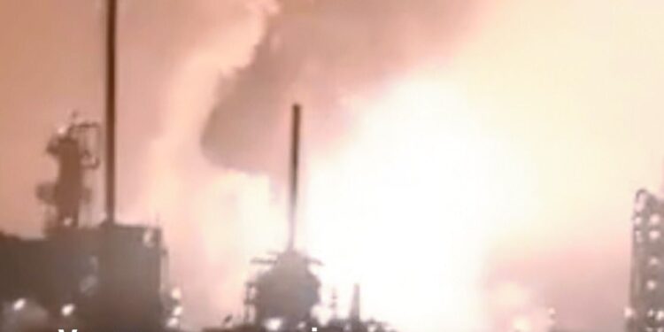 Генштаб підтвердив – Волгоградський НПЗ та Астраханських газопереробний завод уразили підрозділи ССО та СБУ