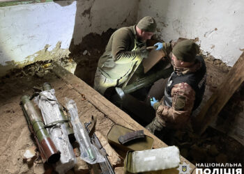 Чий сховок? На Чернігівщині знайшли 3 схрони з майже тонною зброї (ФОТО, ВІДЕО)
