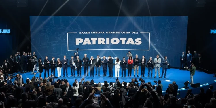 Лідери ультраправих партій провели саміт і оголосили про єднання задля повернення Європи (ФОТО)