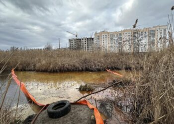 Виток олії із зруйнованого «шахедом» резервуара в Миколаєві – відкачано майже 300 тонн