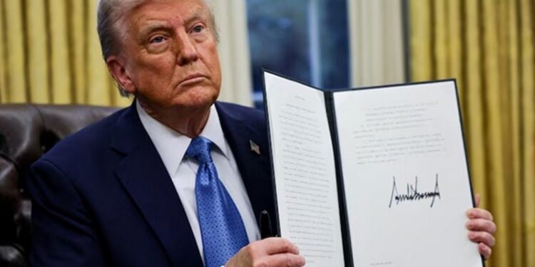 Трамп підписав укази щодо Ірану і виходу США з Ради ООН з прав людини – Reuters