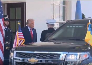Зеленський прибув у Білий дім, Трамп зустрічає (ВІДЕО)