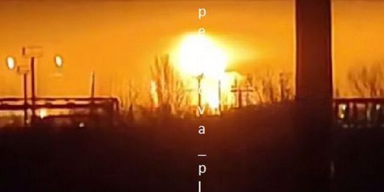 Дрони атакували Астраханський газопереробний завод. Горить (ВІДЕО)