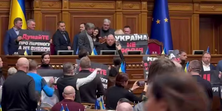 Засідання ВР закрили – ЄСівці заблокували Стефанчука через Порошенка (ВІДЕО)