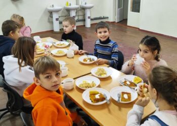 У миколаївській гімназії завідуюча їдальнею редагує меню Клопотенка (ФОТО)