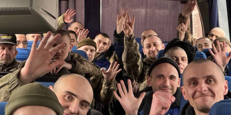 Обмін. Україна повернула з російського полону 150 наших захисників (ФОТО)