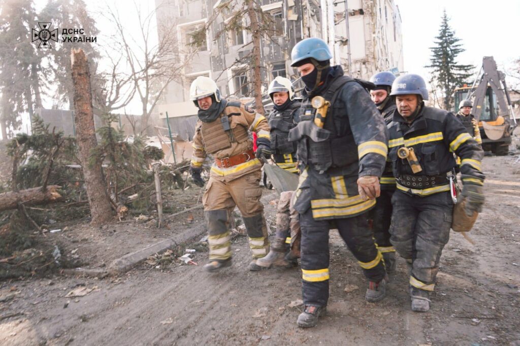 Кількість постраждалих внаслідок ракетного удару по Ізюму зросла до 43 (ФОТО) 6