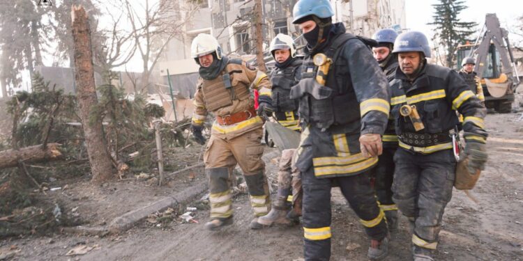 Кількість постраждалих внаслідок ракетного удару по Ізюму зросла до 43 (ФОТО)