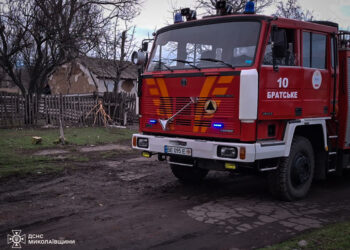 На Миколаївщині за добу ліквідовано чотири пожежі, на одній з них врятовано жінку (ФОТО)
