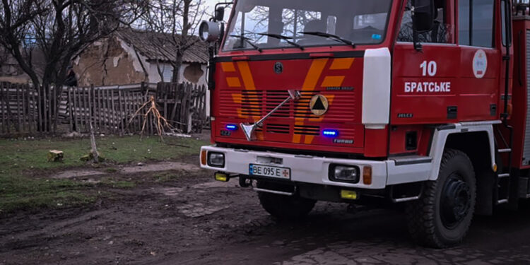 На Миколаївщині за добу ліквідовано чотири пожежі, на одній з них врятовано жінку (ФОТО)