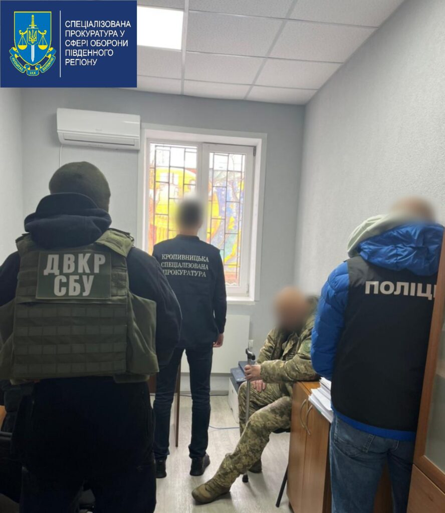 У Миколаєві викрито начальника КЕУ на корупції. Де і з чим взяли його колег (ФОТО) 6