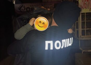 У Миколаєві увечері 3-річний хлопчик пішов із дому. Поліція повернула “мандрівника” батькам