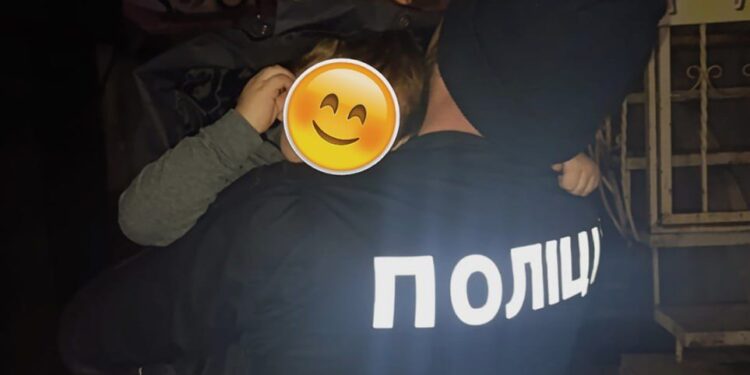 У Миколаєві увечері 3-річний хлопчик пішов із дому. Поліція повернула “мандрівника” батькам