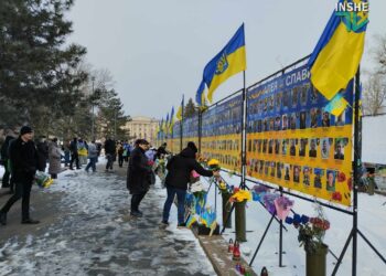 У Миколаєві пам’ять Героїв Небесної сотні вшанували на Алеї пам’яті загиблих у російсько- українській війні (ФОТО)