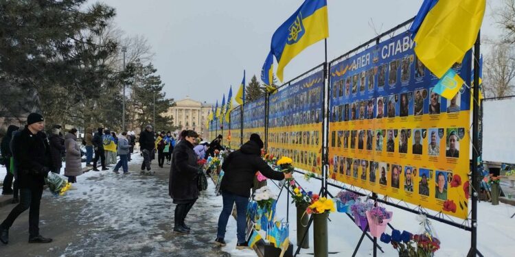 У Миколаєві пам’ять Героїв Небесної сотні вшанували на Алеї пам’яті загиблих у російсько- українській війні (ФОТО)