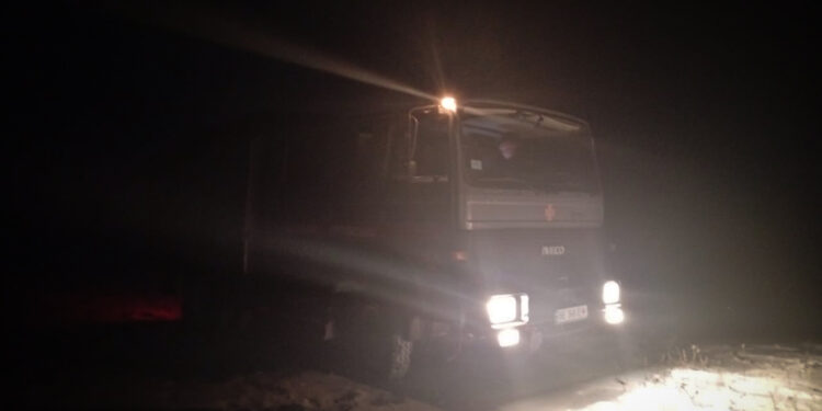 На Миколаївщині рятувальники двічі допомагали водіям автомобілів, що застрягли в снігу (ФОТО)