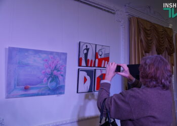 «Кохання поруч» – у Миколаївському худдрамтеатрі відкрилась художня виставка до Дня закоханих (ФОТО)