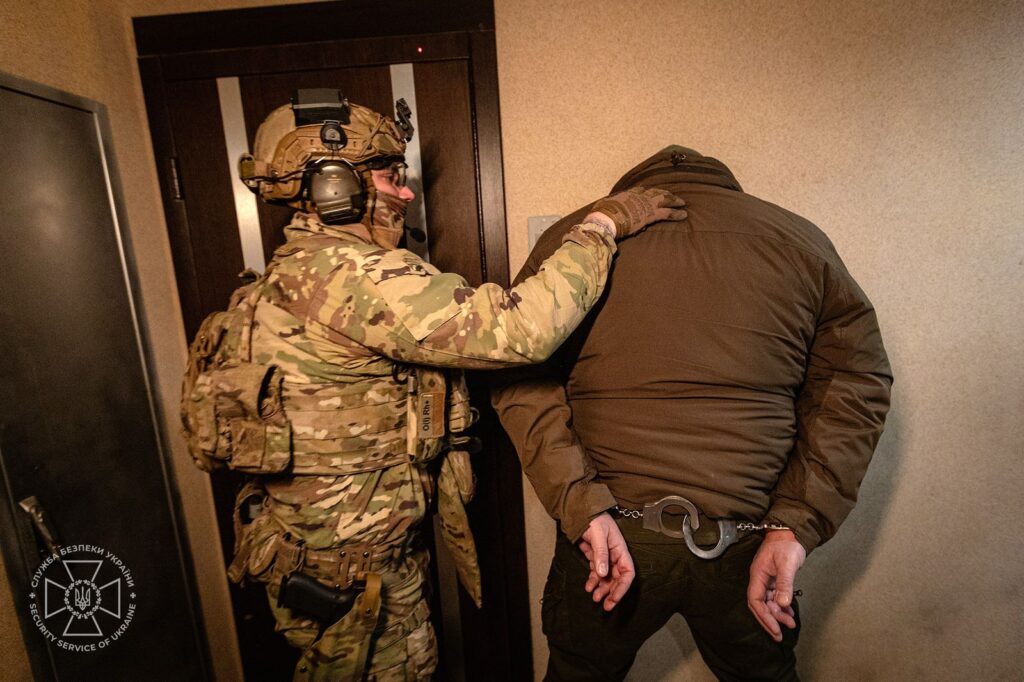 У СБУ розповіли деталі про викриття керівника Штабу АТЦ, який виявився щуром (ВІДЕО) 9 У СБУ розповіли деталі про викриття керівника Штабу АТЦ, який виявився щуром (ВІДЕО) 8