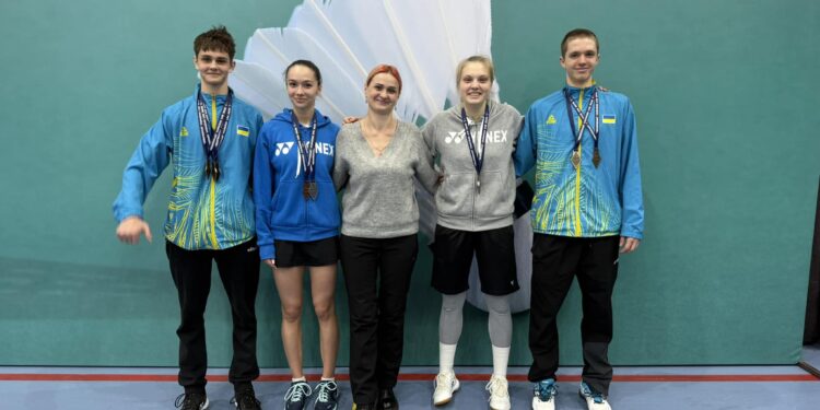 Миколаївські бадмінтоністи забрали врожай нагород на чемпіонаті України U-19 (ФОТО)
