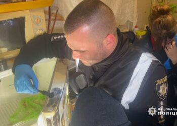 В Одесі поліцейські знайшли труп малолітнього хлопчика у морозилці (ВІДЕО)