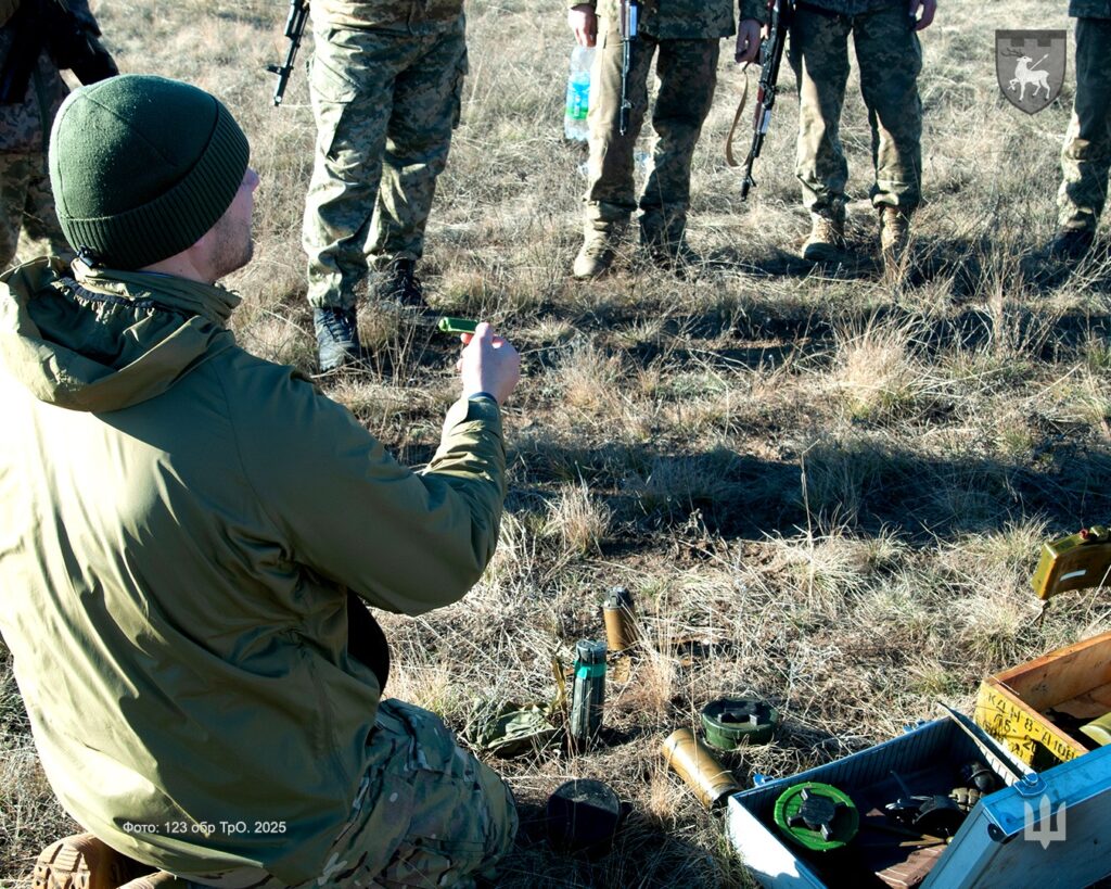 «Степові вовки» - як вчаться миколаївські тероборонівці (ФОТО) 14