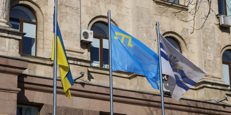 У Миколаєві на знак солідарності підняли прапор кримськотатарського народу (ФОТО)