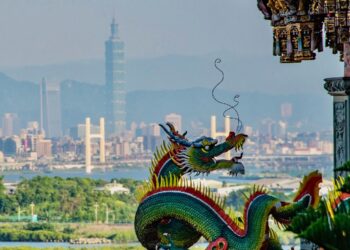 Тайвань заявив про наближення до острова понад 40 літаків та 10 кораблів Китаю