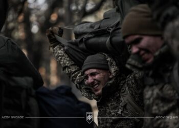 Українці вже “не вивозять” війну? Хто нав’язує такі висновки, і чому це не так