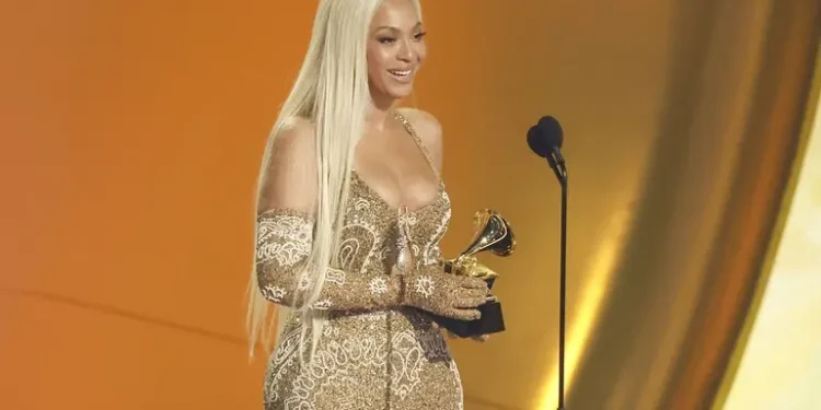 У Лос-Анджелесі вручили премію “Греммі”. Не без скандалу і Леді Ґаґа виступила проти Трампа (ФОТО)