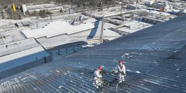 Пожежа на Чорнобильській АЕС після дронової атаки триває – вже четвертий день (ВІДЕО)