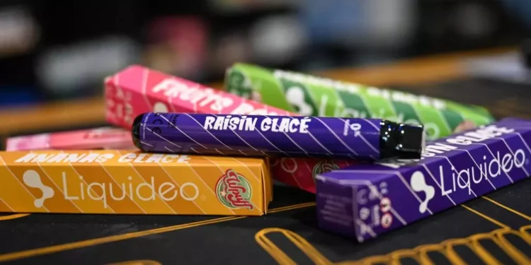 У Франції заборонили одноразові електронні сигарети