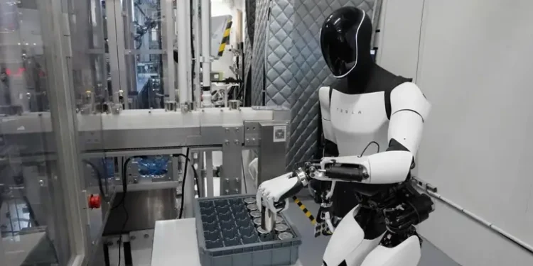 Tesla планує випустити 10 000 роботів Optimus у 2025 році – Ілон Маск
