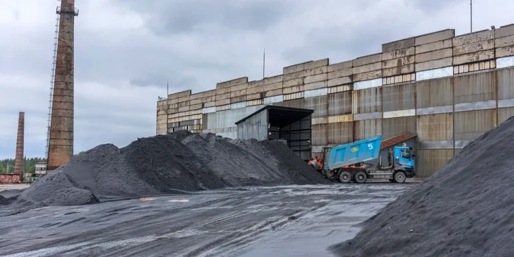 Дипломатія шантажу від Трампа – Зеленському дали годину, щоб підписати угоду про надра. Всі