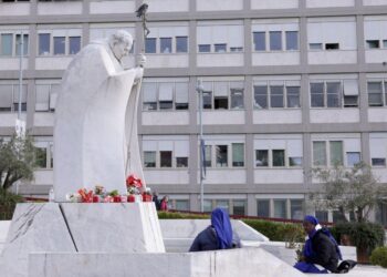Стан госпіталізованого Папи Римського погіршився