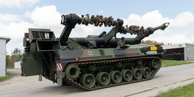 Німеччина передала Україні новий пакет допомоги – там ракети до ППО, дрони, танки для розмінування