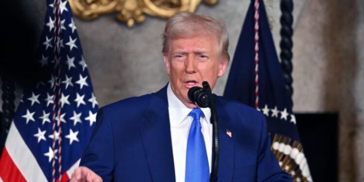 Трамп сказав, що у Зеленського рейтинг 4%, росіяни добрі, а українці винні, що війна йде 3 роки