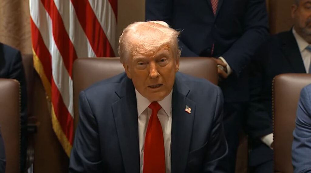 Трамп сказав, що він незадоволений ударами по Києву 4